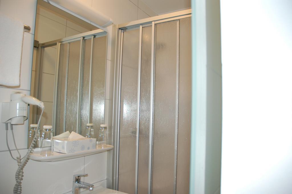 Hotel Kurfuerst Garni Germersheim Bilik gambar