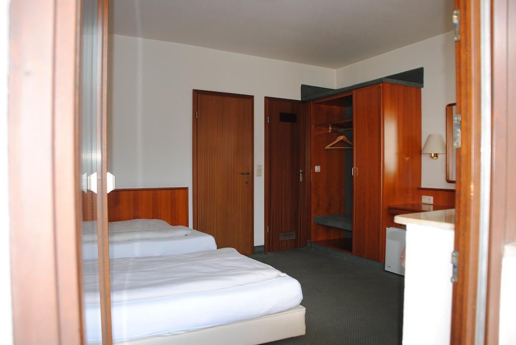 Hotel Kurfuerst Garni Germersheim Bilik gambar